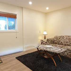  Holiday home Modern Spacious 1 Bedroom In Desirable Gordon Head Near Mount Douglas
