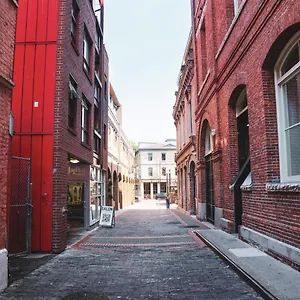  Apartment Historic Charm In Bc's Waddington Alley