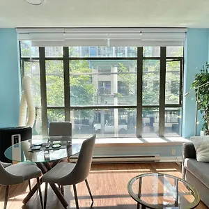 https://downtown-1br-condo-at-granville-strip-near-english-bay.vancouver-hotels-bc.net
