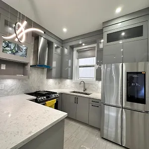 https://brand-new-house-near-pne.vancouver-hotels-bc.net